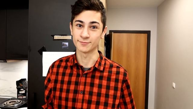 ШКОЛЬНИК РАЗБОГАТЕЛ на ЭЛЕКТРОННЫХ СИГАРЕТАХ! 1 МЛН в МЕСЯЦ в 15 лет! смотреть онлайн