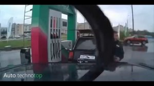 Парень на заправке танцует как бог-это Россия детка! Авто приколы! Приколы на дороге 2016