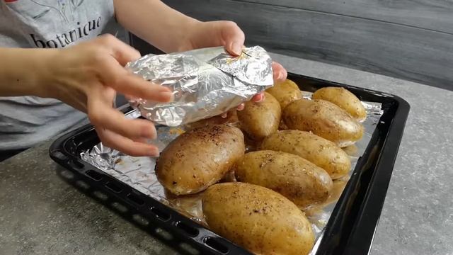 Запеченная картошка с начинкой в духовке/ Запеченная картошка