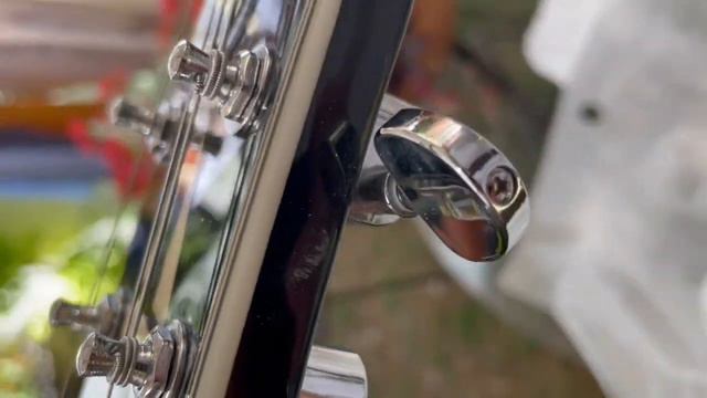 I BOUGHT A CHIBSON LES PAUL CUSTOM SILVERBURST смотреть онлайн