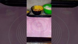 трубочки из теста фило с творогом и карамелизированными яблоками