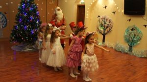 старшая группа №1 танец Кукол и гусар