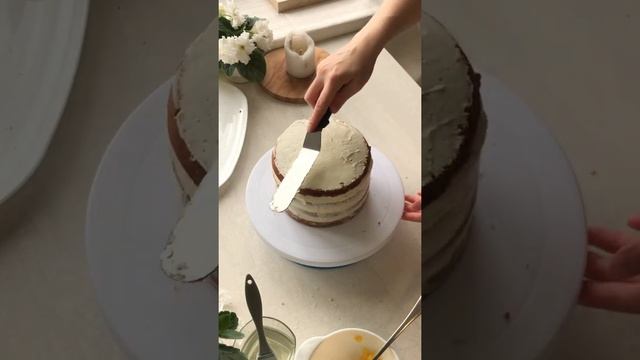 ДВУХЪЯРУСНЫЙ СВАДЕБНЫЙ ТОРТ С ЖИВЫМИ ЦВЕТАМИ + лайфхак для свежести цветочной композиции | Мильфей