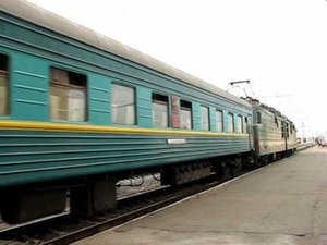 Поезд Иркутск-Симферополь прибывает в Купянск-Узловой