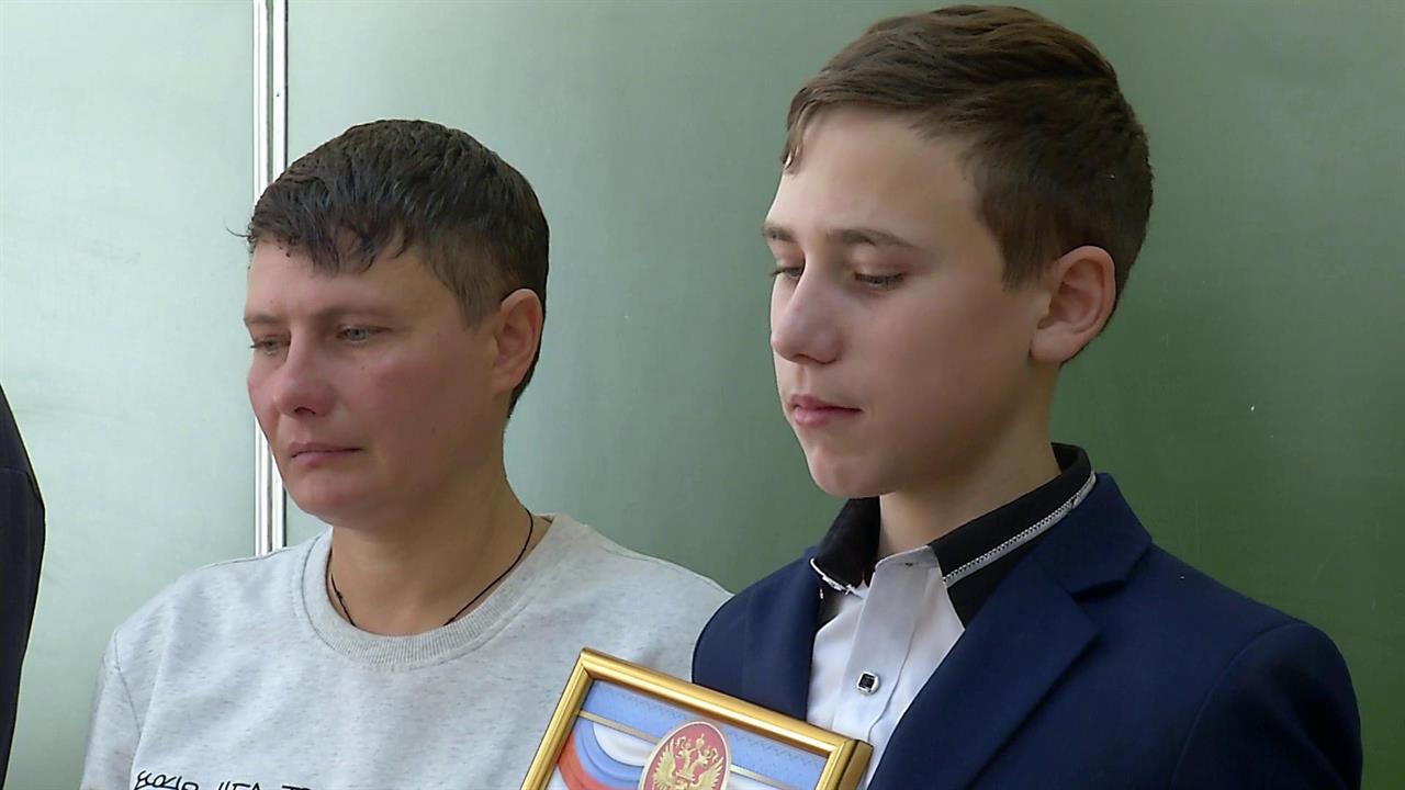 Спасшего девочку от педофила Славу Дорошенко наградили и пригласили в будущем служить в полиции