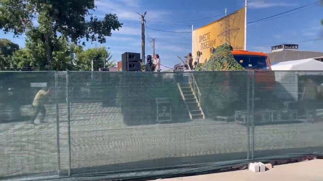 Концерт в Мариуполе|| Испугалась вертолёта|| Приехал суп| Уборщики убирают улицы|| Комсомольский 66 смотреть онлайн