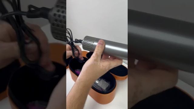 Стайлер Dyson в кейсе смотреть онлайн