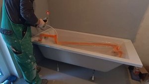 Установка ванны. Экран под ванну с газоблока.