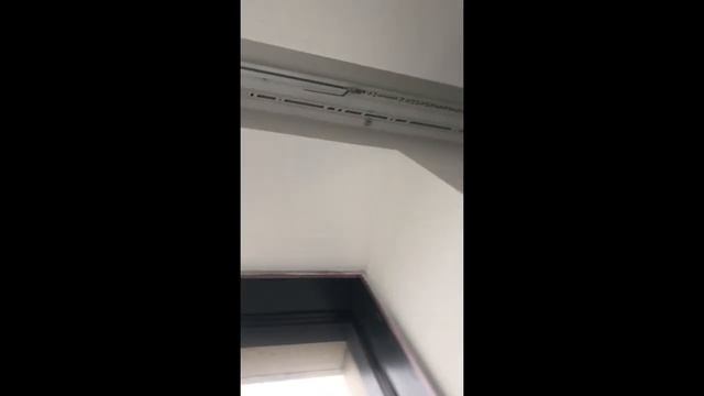 Раздвижной электрокарниз со стыком Раздвижка от центра