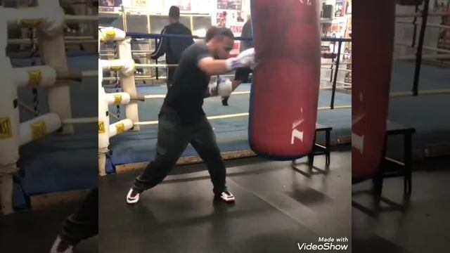 Who hits the heavy bag harder? Pacquiao vs Thurman Comparison смотреть онлайн
