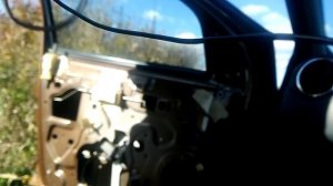 Рено Дастер снимаю панель на двери
