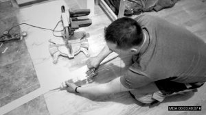 Как правильно клеить багеты на потолок своими руками. (Glue baguettes, moldings, baseboards)