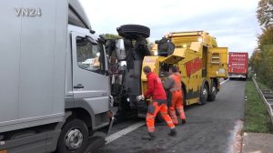 11.11.2019 - VN24 - Schwer eingeklemmt im Kastenwagen nach Aufprall auf LKW auf A1