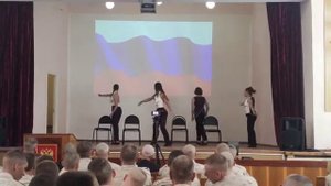 Танец со стульями.