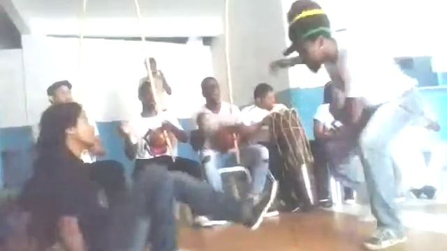 Capoeira Angola / Professor Cacheado e Contamestre Atabaque смотреть онлайн