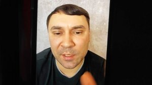 Бандеровец из Харькова упирается как может.