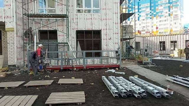 строители