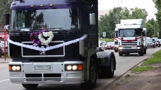 Крутой Свадебный кортеж из лимузинов и тягачей в Смоленске!!! смотреть онлайн
