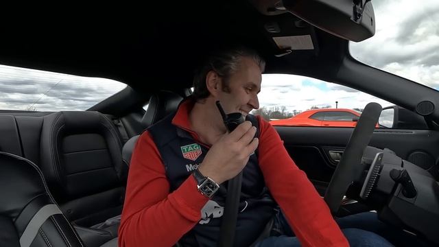 2022 Ford Shelby GT500 vs Dodge Challenger Hellcat, there is only one winner. Drag and Roll Race. смотреть онлайн