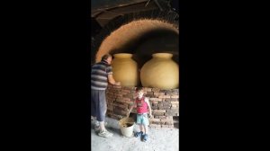 Производство Квеври в Грузии в далеких деревнях.