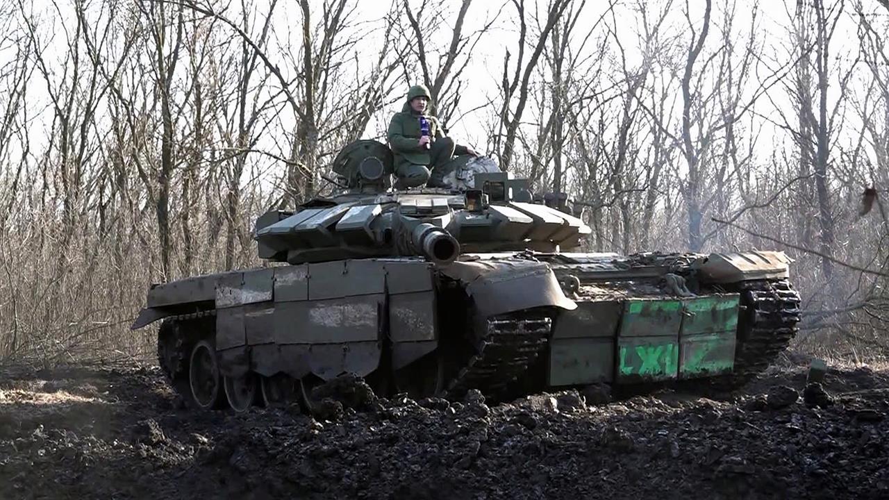 На Южно-Донецком направлении в городской застройке идут ожесточенные танковые бои