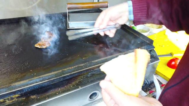FENOMEN KÖFTECİ İBO - KÖFTE EKMEK | Sokak Lezzetleri | İzmir Yemek Turu