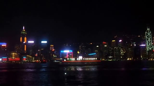 Лазерное шоу небоскребов на набережной Гонконга в 20-00 смотреть онлайн