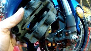 GSX S 1000F Brake Pad Replacement