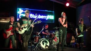 03 Rock n Roll Queen That Band Cover