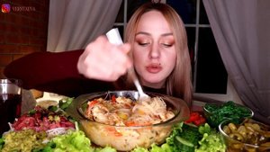 MUKBANG | Фунчоза с курицей, сырая говядина, овощи, ПОБЕДИЛА | Noodles, raw beef не ASMR