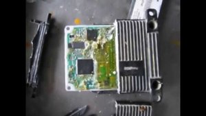 видео от друзей !! ремонт ЭБУ квадроцикла часть 1