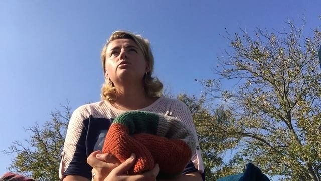 Крашение натуральное и красителями пряжи,перчатки,плед пэчворк и Худи! смотреть онлайн