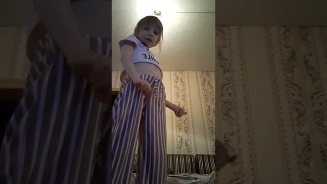 Как научиться скакать на скакалке которые катаются по полу смотреть онлайн