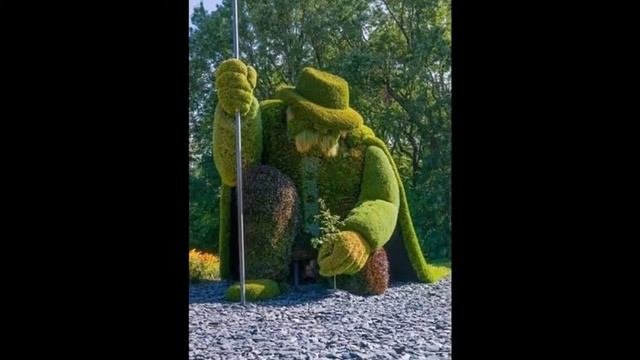 Шикарные зеленые скульптуры