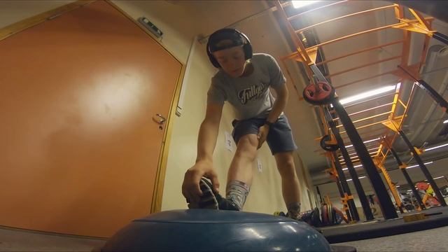 Crashed My FPV Drone In The Trees - Noob Flying | Gym Time Today смотреть онлайн