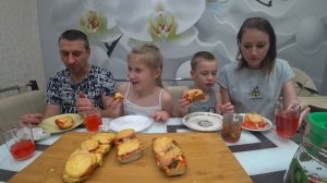 МУКБАНГ ОГРОМНЫЕ горячие БУТЕРБРОДЫ ДЛЯ БОЛЬШОЙ СЕМЬИ
