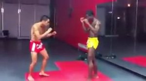 Сломал ногу лоукиком