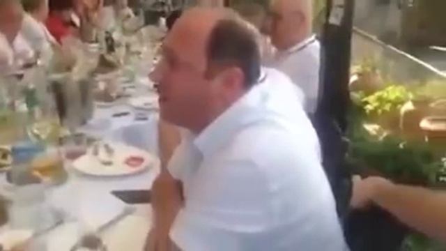 Грузины поют песню "Тополя" на русском