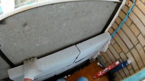Кладка из блоков на балконе, парапет для установки окна, с помощью лазерного уровня Firecore