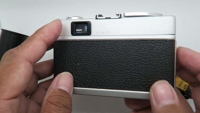 HOW TO USE KONICA C35 AUTOMATIC * QUICK REVIEW * TUTORIAL *RANGEFINDER 35 MM FILM CAM* SAMPLE PHOTO