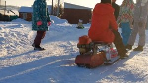 Дети на снегокатах  2