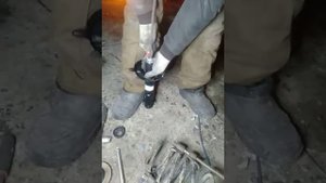 замена амортизаторов гольф 3 в домашних условиях!