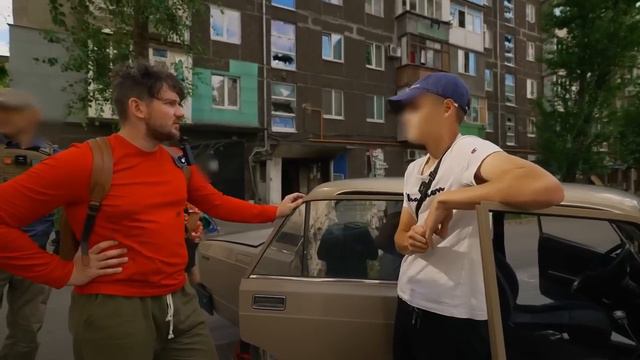 Перед нами бандеровцы. Позади нас власовцы..