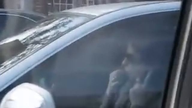 девушка ест козявки смотреть онлайн