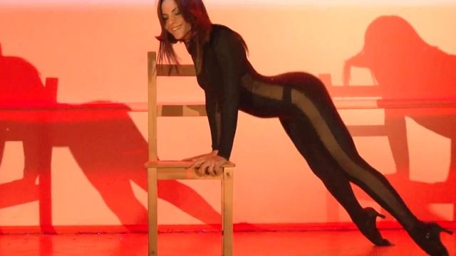 Сараева Полина. Танец на стуле. Новогоднее шоу 2015г. смотреть онлайн
