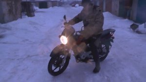 Bajaj Boxer 150x. Заезды, покатушки зимой на гаражах на мотоцикле Баджаж Боксер 150.