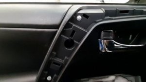 Снимаем обшивку двери RAV-4