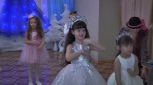 Игра - ускорение "Снег руками нагребаем"