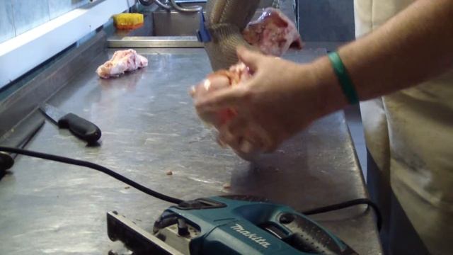 Электролобзик Makita на кухне смотреть онлайн