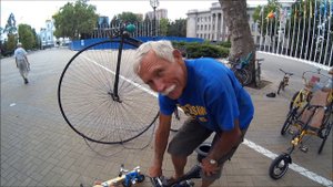 Эксклюзив! Сергей Дашевский катается на самом маленьком велосипеде в мире! Sergey Dashevsky